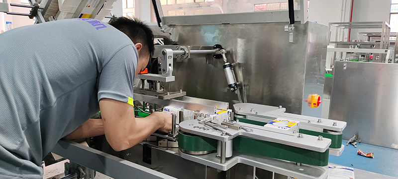 邁特凱節(jié)能燈自動裝盒機助力企業(yè)自動化批量生產(chǎn)